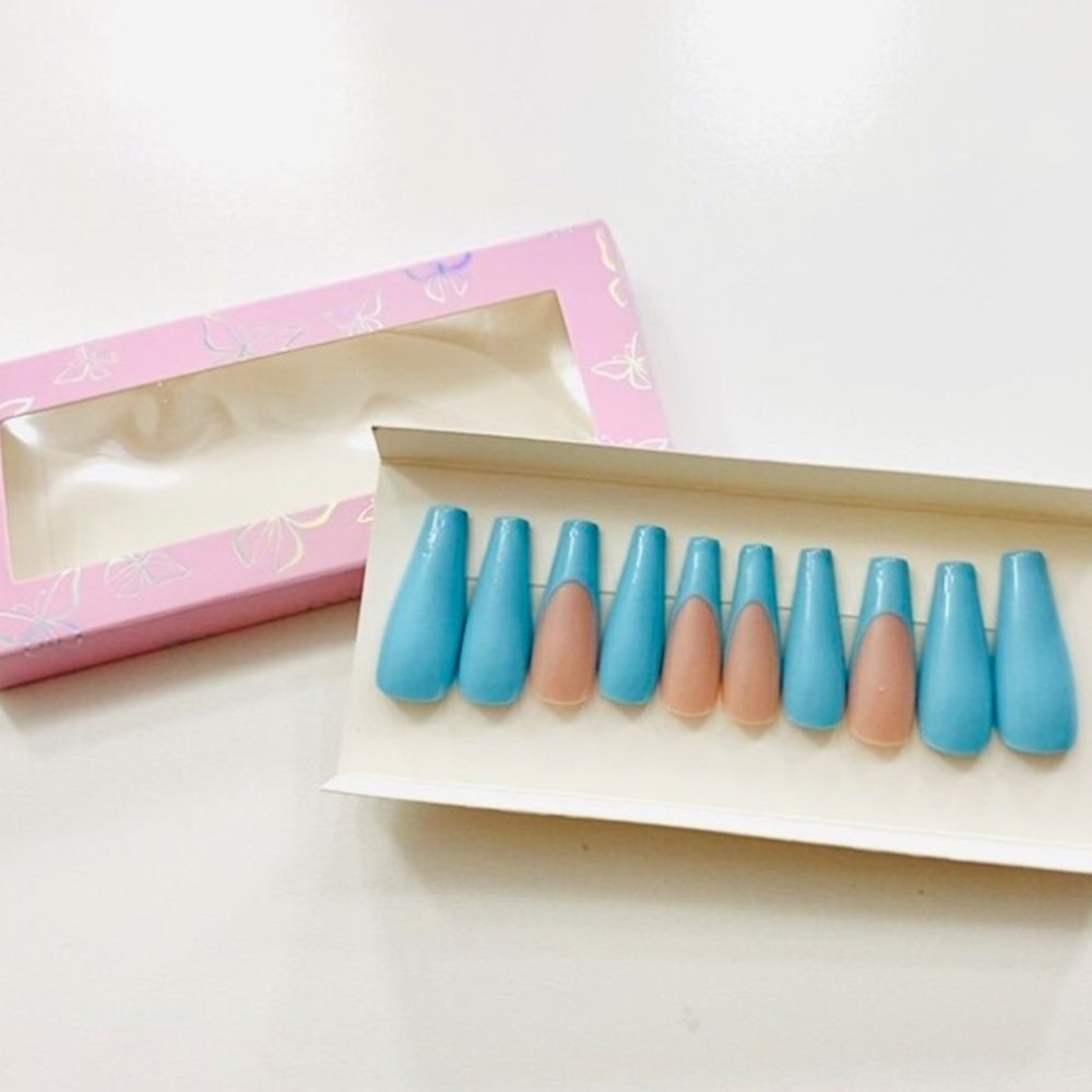 Had painted Tiffany blue press ons